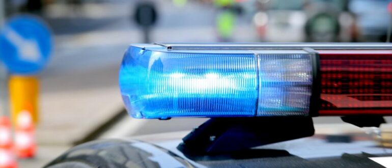 Как правильно реагировать на сигналы проблесковых маячков и мигалок?