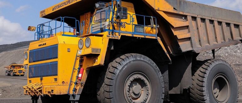 Карьерные самосвалы: особенности, характеристики, транспортировка