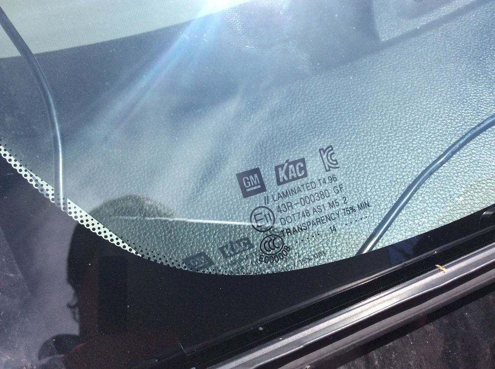 Как проверить лобовое стекло на наличие дефектов перед покупкой