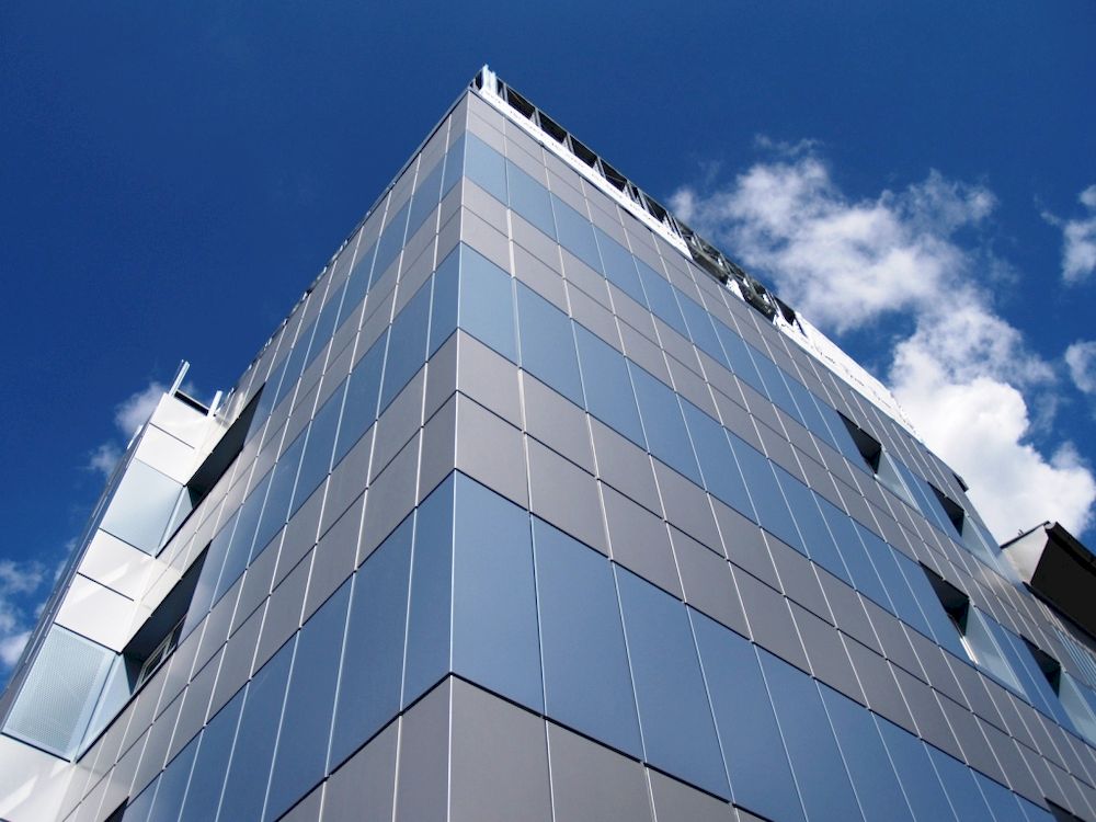 Фасадные кассеты во Владивостоке надежность и разнообразие