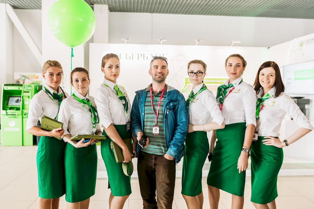 Фирменная одежда для компаний: как выбрать стиль и функциональность