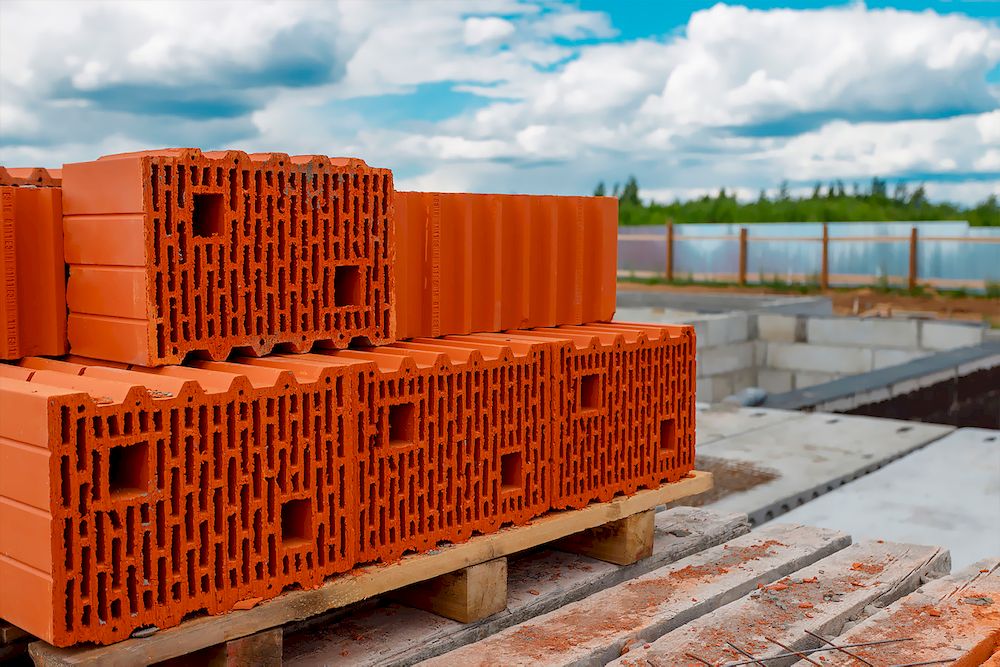 Керамические блоки в малоэтажном строительстве: преимущества, виды и применение