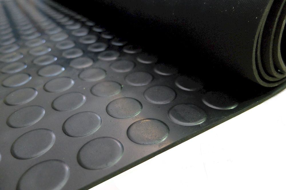 Резина, которая не горит: как огнестойкие эластомеры спасают промышленность