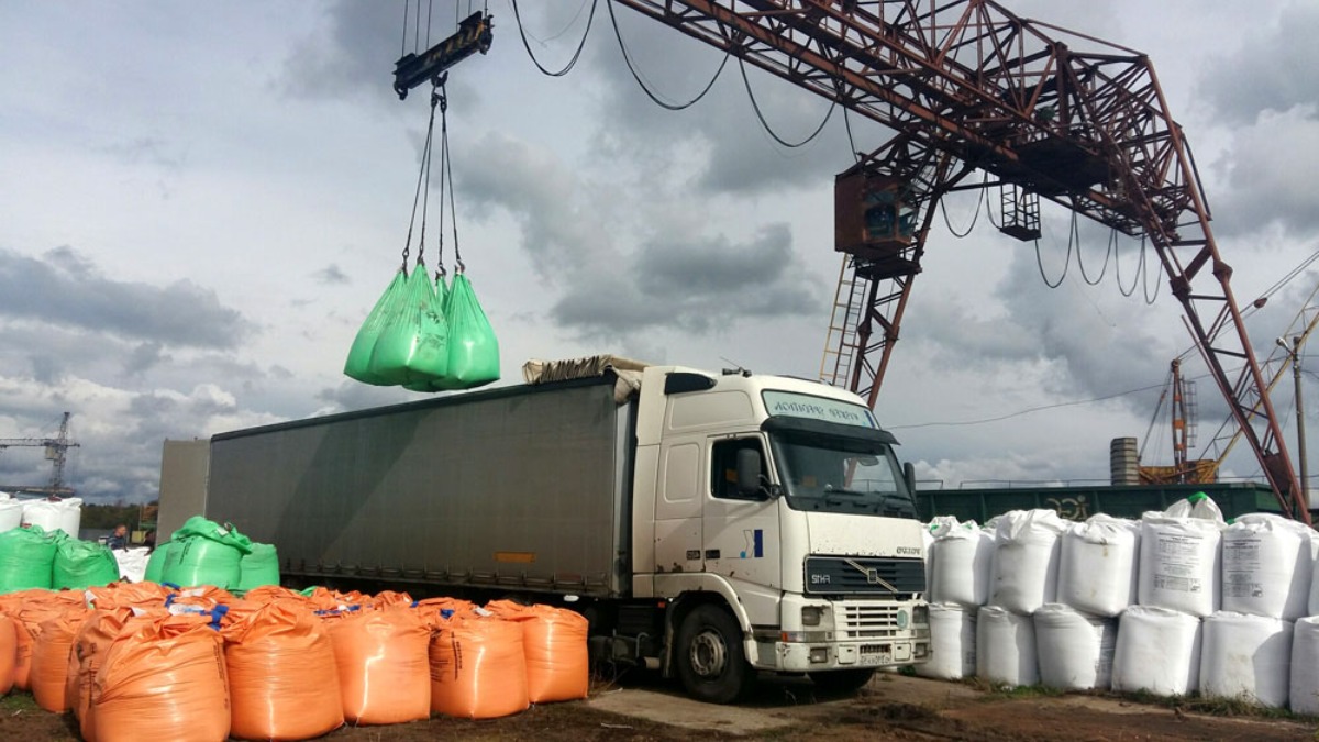 Перевозка удобрений автотранспортом: особенности и правила